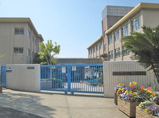 Primary school. Kobe Municipal Shioyakita 350m up to elementary school