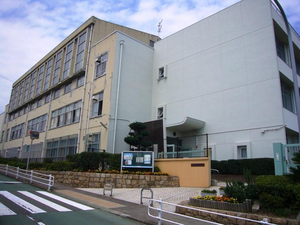 Primary school. 413m to Kobe Municipal Kasumigaoka Elementary School