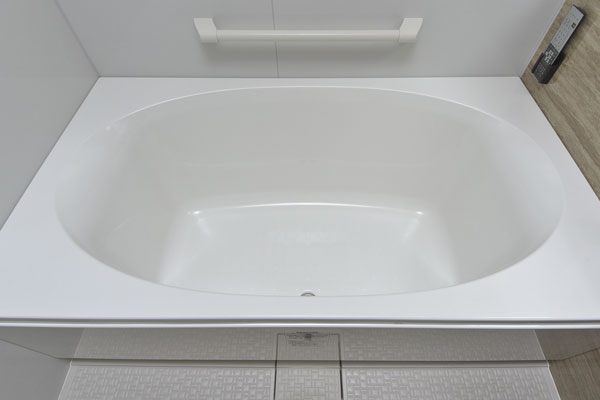 Bathing-wash room.  [Oval bathtub] It is oval tub of that leisurely relaxing (same specifications)