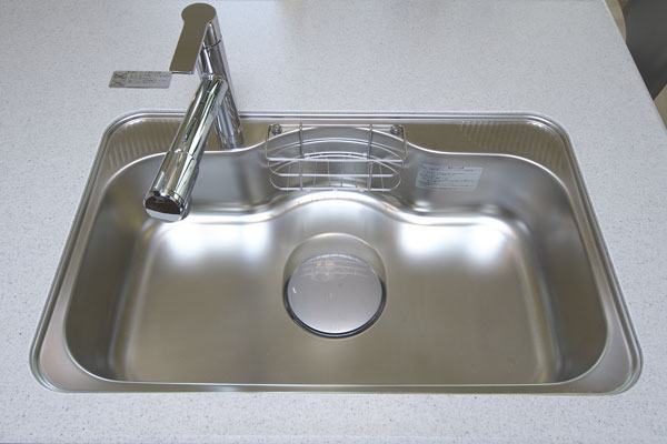 Kitchen.  [Quiet sink] Water by pasting material to reduce the vibration on the back side of the sink is suppressed it sound, Ease-of-use a stainless steel sink with increased has been adopted (same specifications)