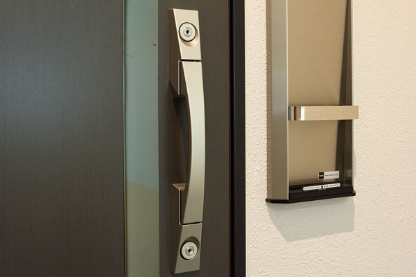 Other.  [Push-pull door handle] Push / It can be opened and closed with a simple operation of only draw. It is a convenient entrance door handle, for example, when a lot of luggage (same specifications)