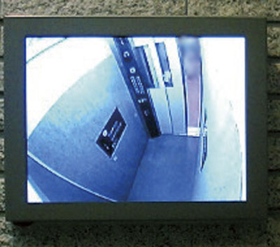 Security.  [Elevator with security monitor] Set up a monitor that situation in the car can be confirmed on the first floor elevator hall. In addition to the elevator door it has been adopted by those with a security window ※ Except the first floor (same specifications)