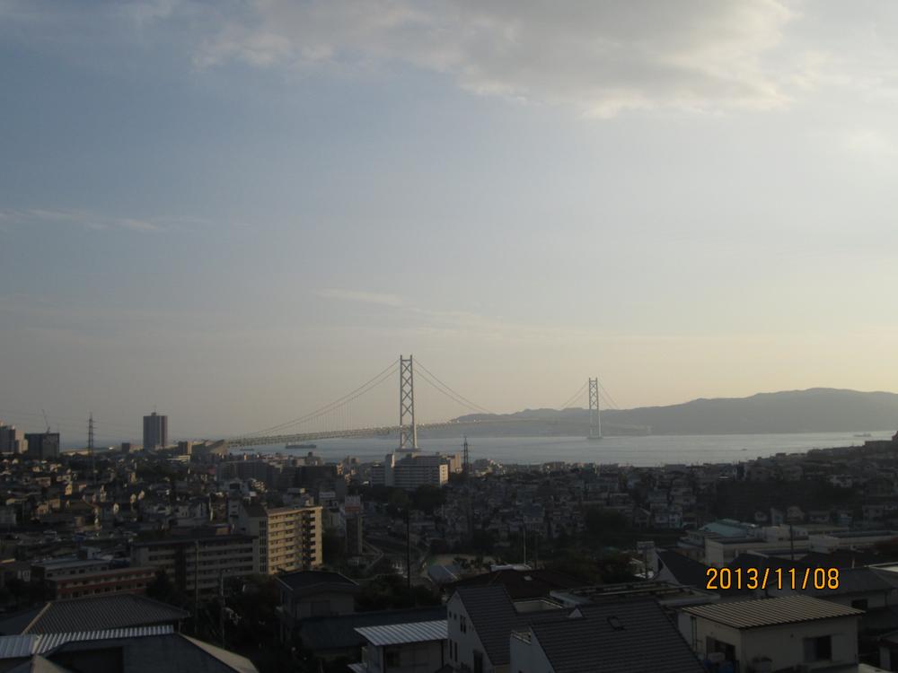 View photos from the dwelling unit. Akashi Kaikyo Bridge and Awaji Island, It offers views of the sea!