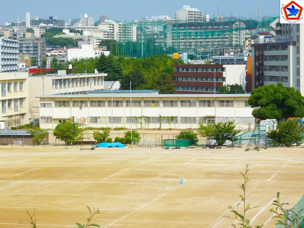 Primary school. 739m to Kobe Municipal Nishi Maiko Elementary School