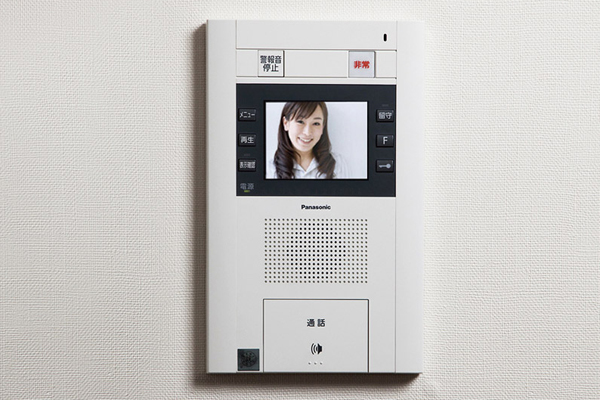 Security.  [Hands-free intercom] You can check the entrance of visitors. Because it does not have a hand you can talk even if blocked both hands (same specifications)