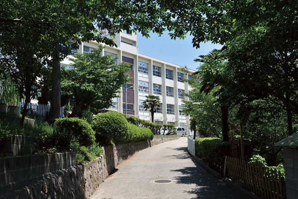Surrounding environment. Municipal Shioya Elementary School (8-minute walk ・ About 640m)
