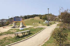 park. Gakuen Midorigaoka to the park 140m walk 2 minutes. From children to adults, It has become a space of everyone of rest