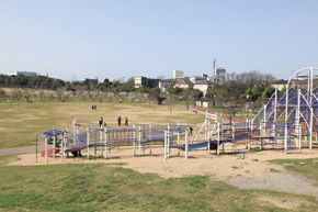 park. Kobe Sports Park until the 2330m walk 30 minutes. Big success as a playground for children