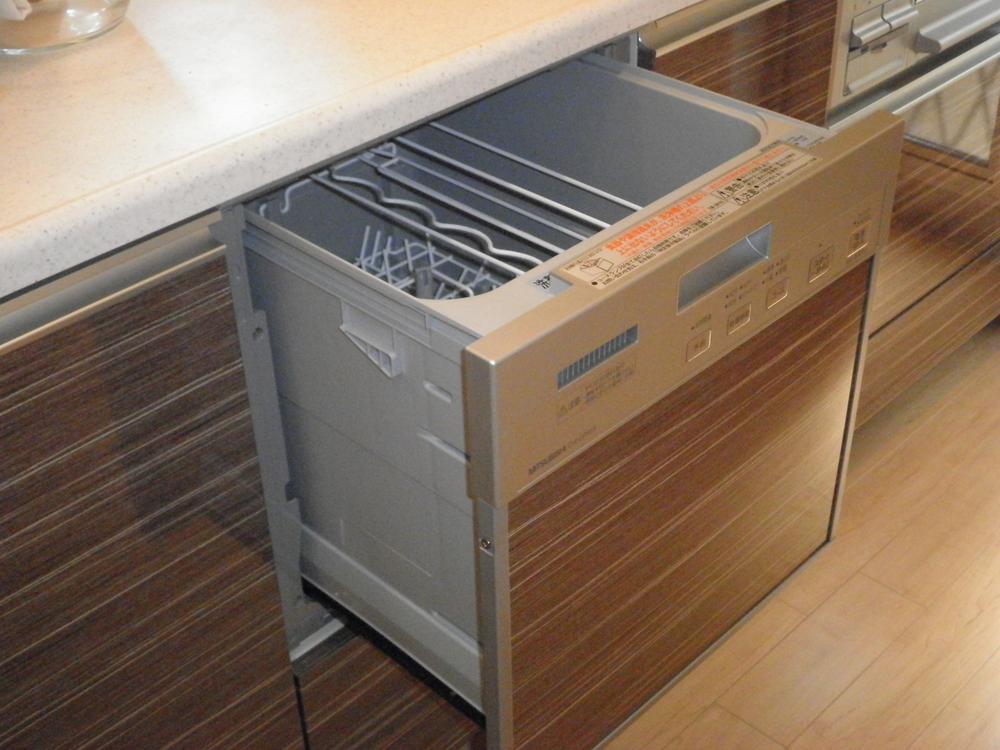 Other Equipment. All houses a built-in type of dishwasher under the counter, Standard installation. 