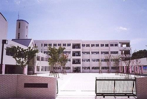 Junior high school. 1270m to Kobe Municipal Seiryodai junior high school