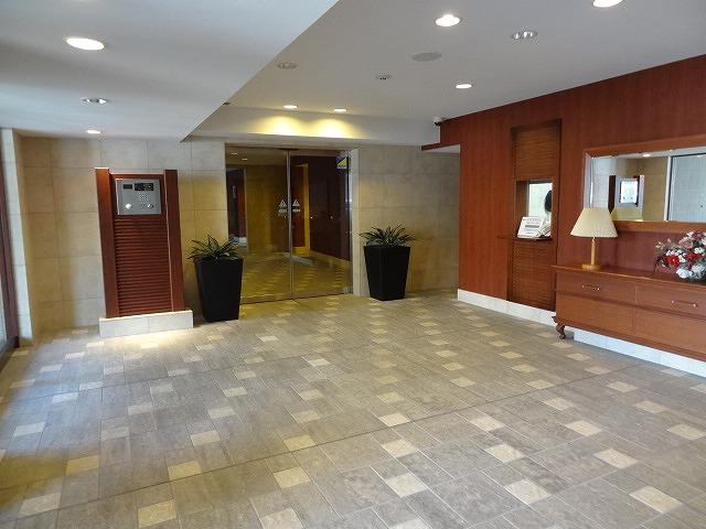 Entrance. Common areas