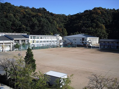 Junior high school. 2317m to Kasumi first junior high school (junior high school)