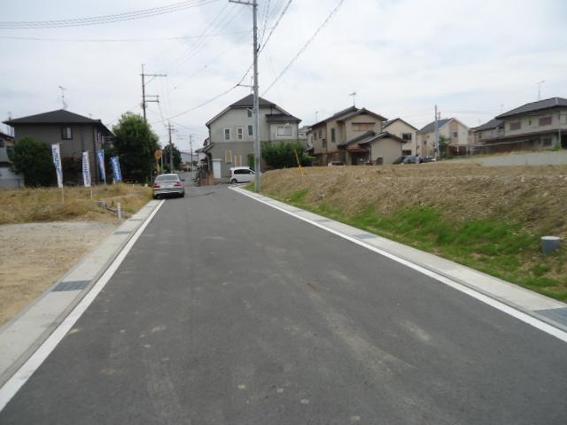 Local photos, including front road. Local (September 14, 2013) Shooting