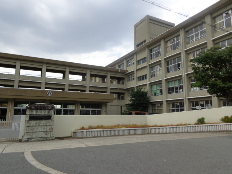 Junior high school. Midorigaoka 1557m until junior high school (junior high school)