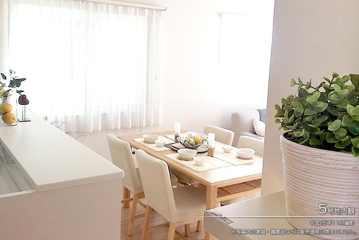 Non-living room.  [No. 5 areas] [Introspection Photo] 2013 November shooting  ※ Furniture in the photos ・ Such as furniture are not included in the price. 