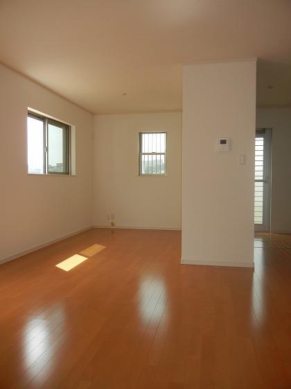 Same specifications photos (living)