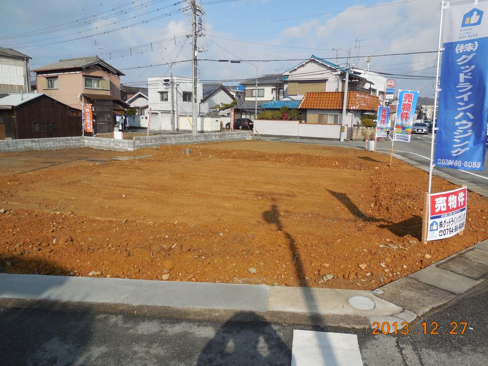 Local appearance photo. Corner lot! Corner lot! The end of March, scheduled to be completed! 