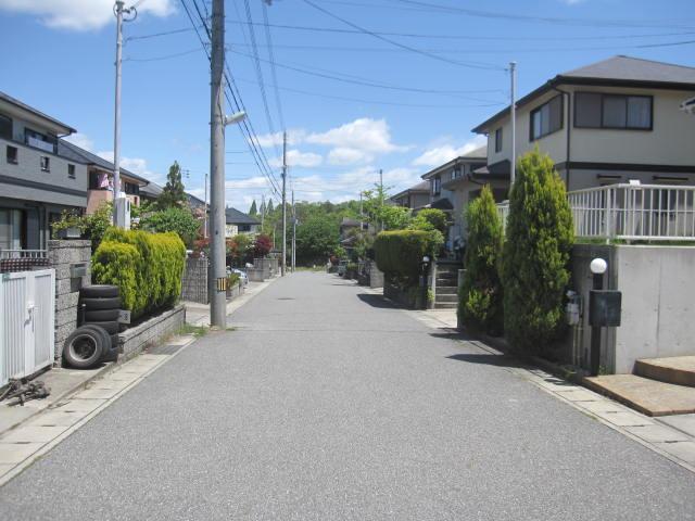 Local photos, including front road. Front road is also widely beautiful cityscape!