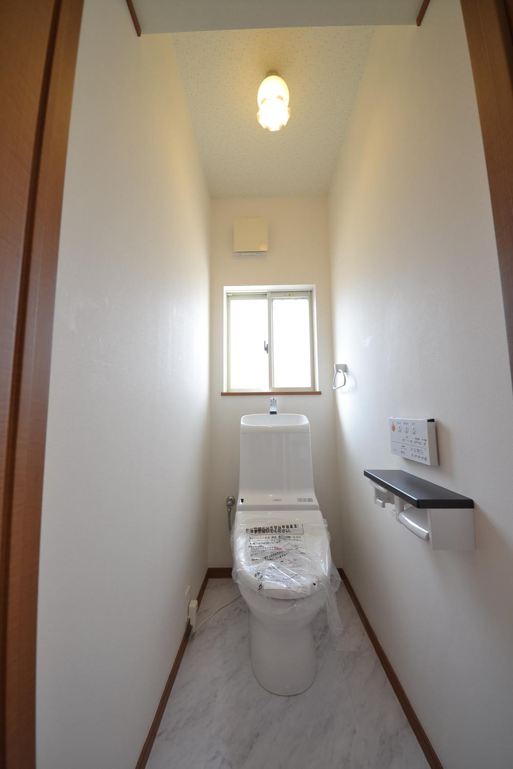 Toilet. Indoor (July 6, 2013) Shooting