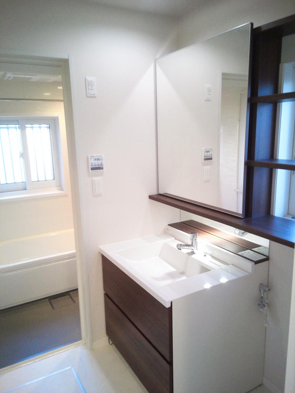 Wash basin, toilet. Local (12 May 2013) Shooting