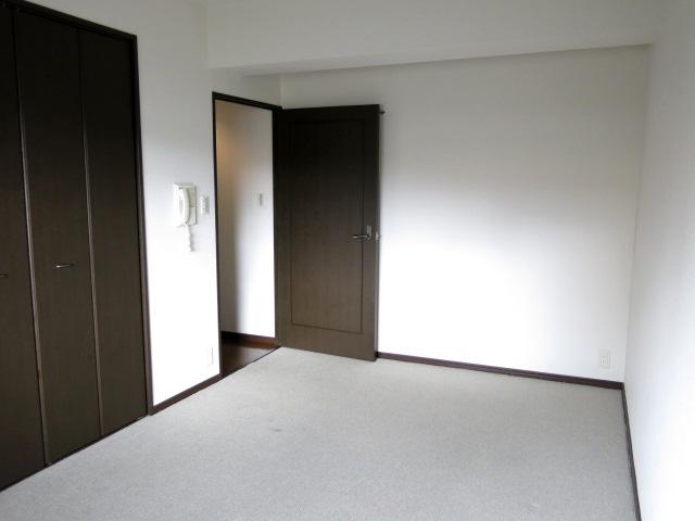 Non-living room. Western-style 7.6 Pledge