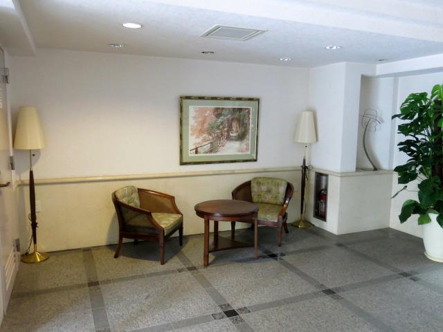 Other common areas. Entrance hall