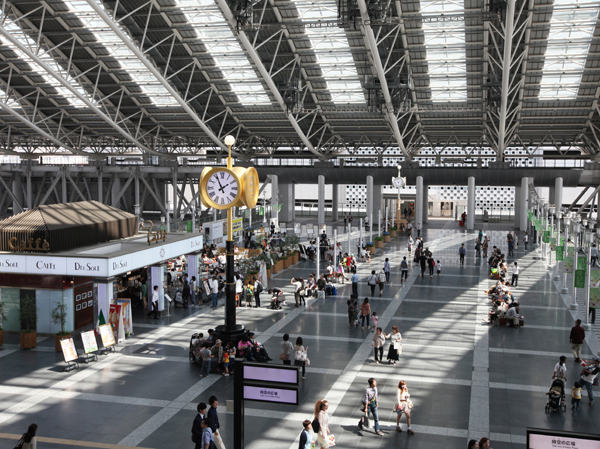Osaka Station area of ​​the limelight at the Grand Front Osaka of practice. 13 minutes from Koshienguchi is to Osaka Station