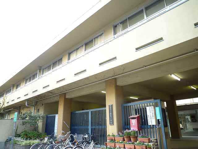 Primary school. 217m to Nishinomiya Municipal spring breeze elementary school