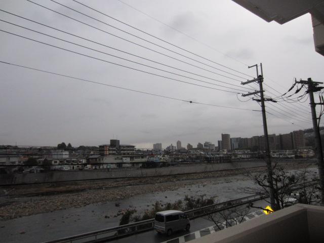 View photos from the dwelling unit. View from the site (December 2013) Shooting