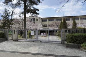 1-minute walk of Jia Ling junior high school (about 60m)