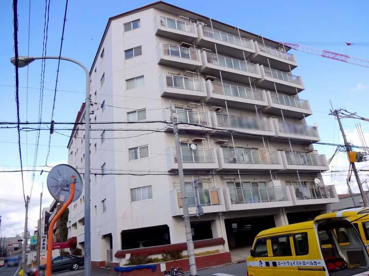 Local appearance photo. Showa 47 August Built in the year Mansion. JR ・ Hanshin ・ Is 3Way that can be accessed highly convenient area of Hankyu line