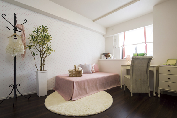 Living.  [bedroom] About 5.5 tatami as private rooms are also in addition to the main bedroom ~ Available about 6 tatami room a Western-style. Will be available beginning in the multi-purpose of the children's room (D type model room)