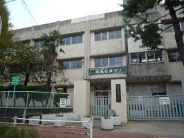 Junior high school. Naruo 523m until junior high school