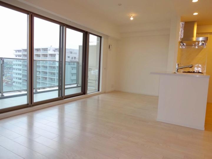Living. The room is very clean condition. Breadth ・ Brightness ・ I think that it is charmed on the lookout for both.