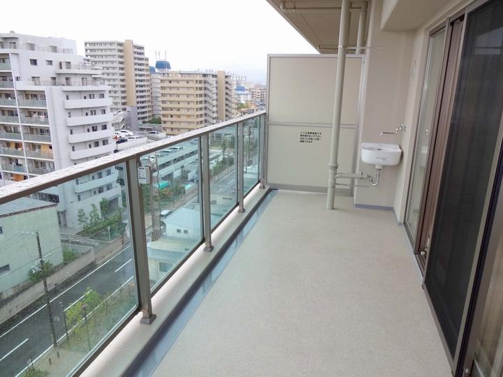 Balcony. For the south-facing upper floors, It may be positive per, Since becoming the skeleton there is a view overlooking the yacht harbor from the living room