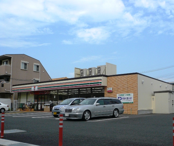 Convenience store. Seven-Eleven Nishinomiya Wakakusa-cho store (convenience store) to 393m