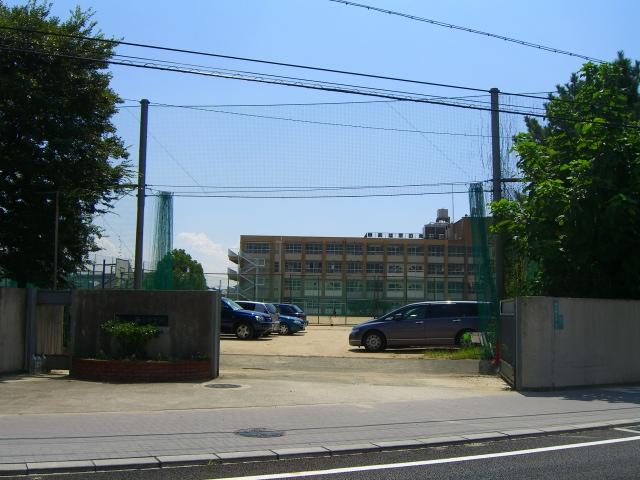 Junior high school. 1360m to Nishinomiya Municipal KinoeTakeshi junior high school