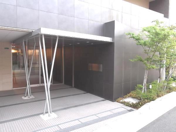 Entrance. Common areas