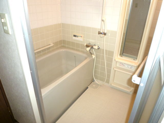 Bath. Add-fired function (high temperature Sayu) ・ Bathroom with handrail