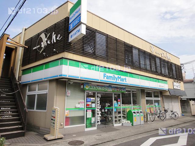 Convenience store. FamilyMart Hankyu door Yakujin until Station shop 458m