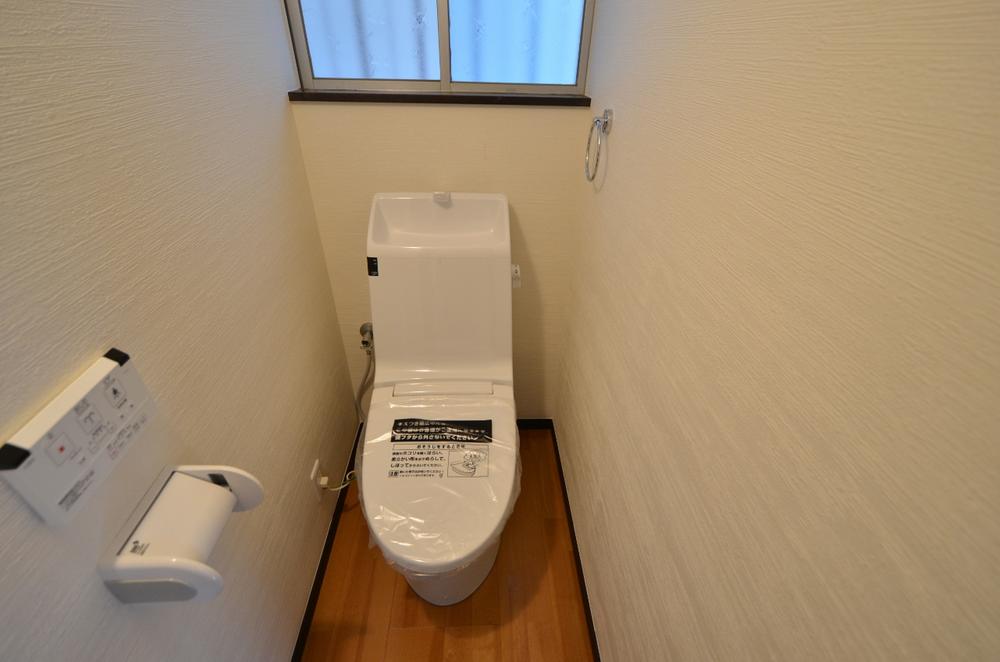 Toilet. Of course toilet Washlet with!