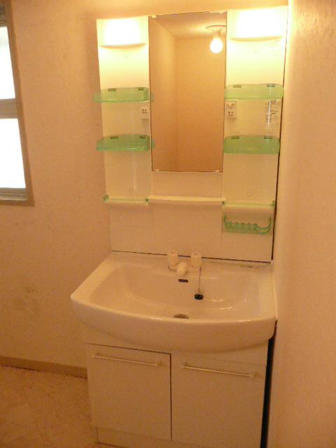 Wash basin, toilet. Room (May 2013) Shooting