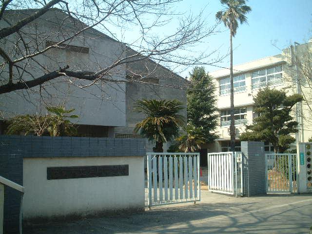 Junior high school. 744m to Nishinomiya Municipal Hamawaki junior high school