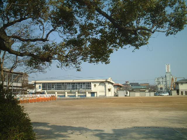 Primary school. 1111m to Nishinomiya Municipal Hamawaki Elementary School