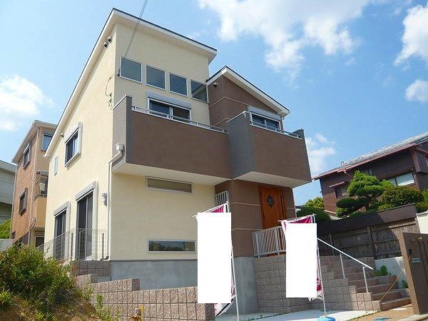Local appearance photo. It is a quiet residential area.