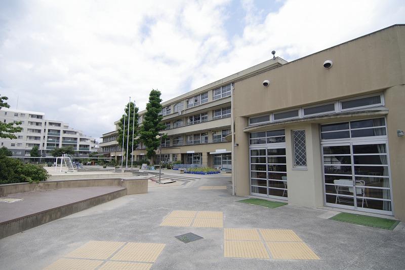 Primary school. 572m to Nishinomiya Municipal Naruo Elementary School
