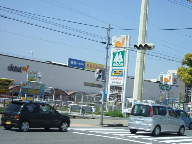 Supermarket. 110m to Daiei (super)