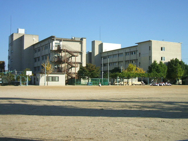 Primary school. Toinokuchi up to elementary school (elementary school) 390m