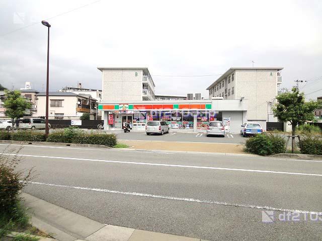 Convenience store. 716m until Thanksgiving Nishinomiya rows above the town shop