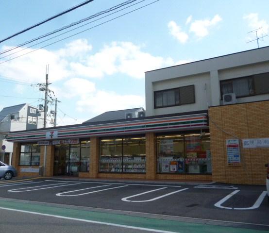 Other. Surrounding facilities: convenience store